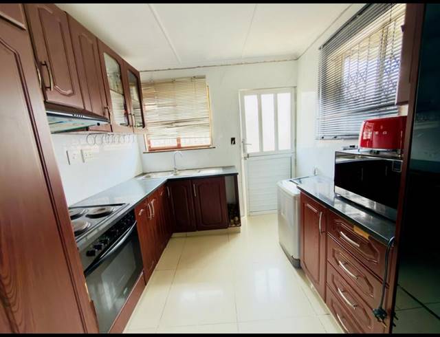 3 BEDROOM HOUSE FOR SALE IN NEWLANDS WEST